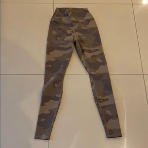 Alo camouflage leggings XS